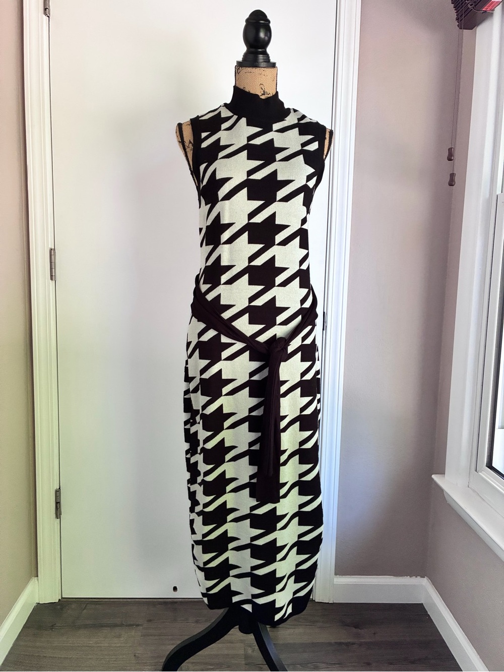 INC International Concepts Black & Cream Houndstooth Sleeveless Maxi Dress